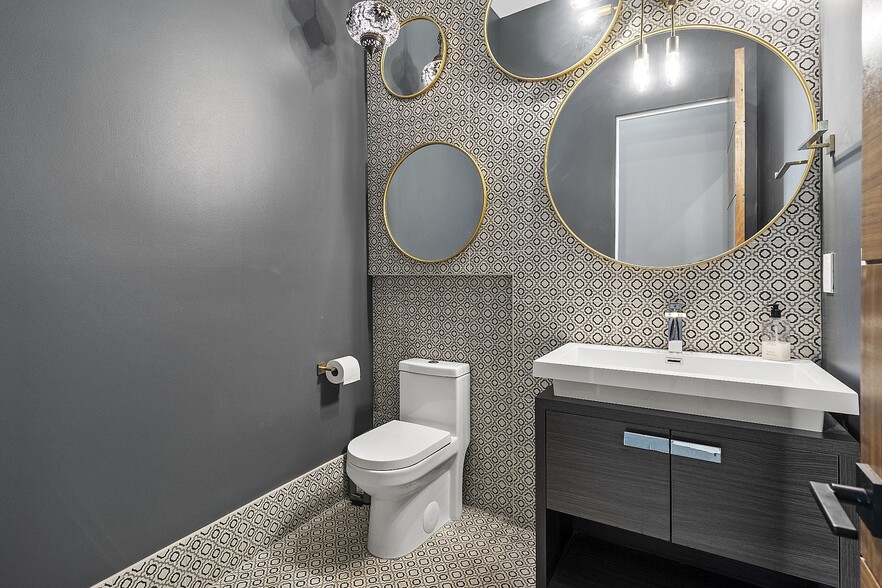 Building Photo - 3712 Broadlawn Dr