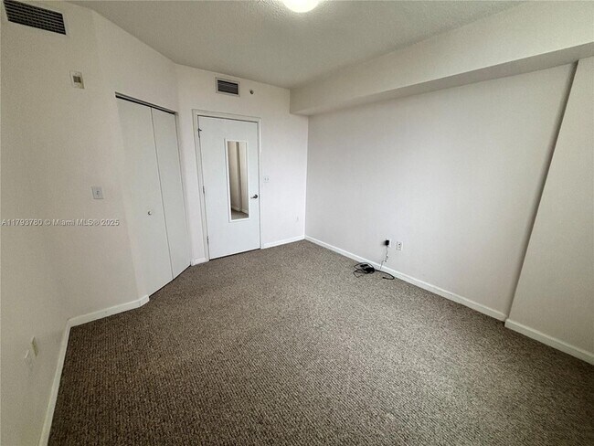 Building Photo - 2775 NE 187th St