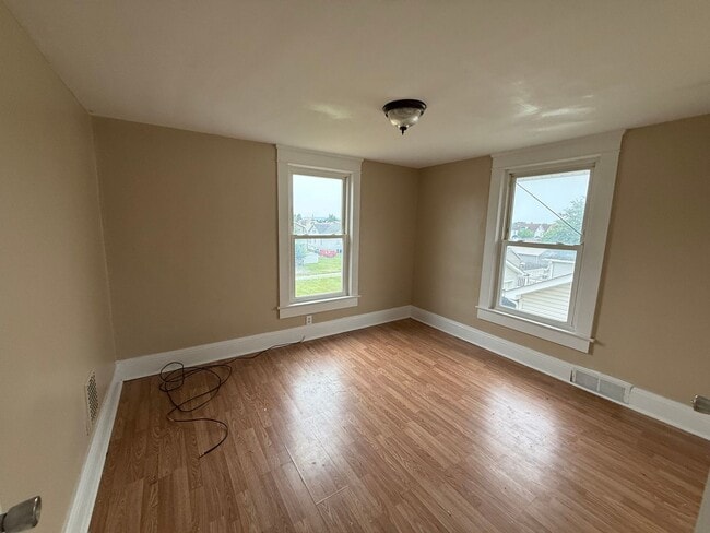 Building Photo - 3 bed 1 bath