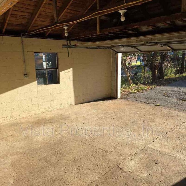 Building Photo - 1021 W Indian Trail