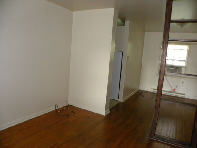 Building Photo - 8 Mosby Ct