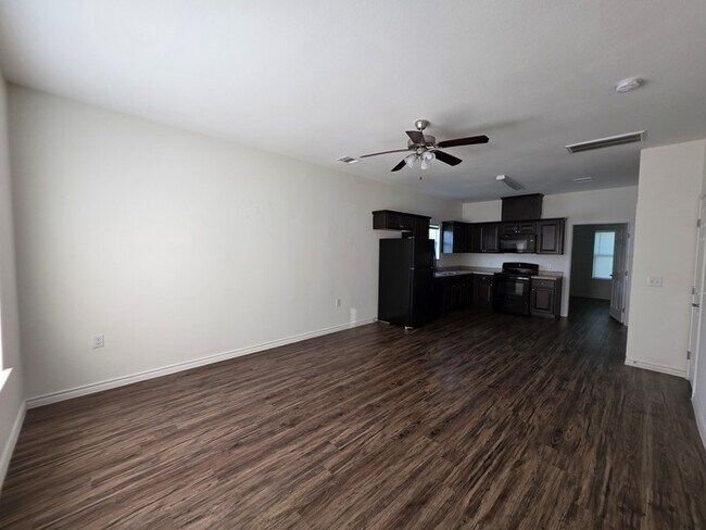 Building Photo - 4/2/2-Ready for Move Im-Download Rently app to self tour