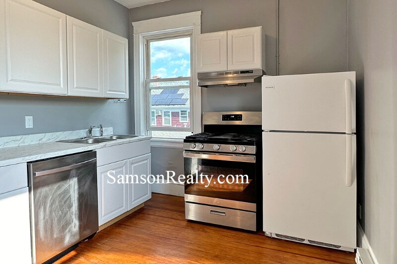 Building Photo - 979 Mineral Spring Ave