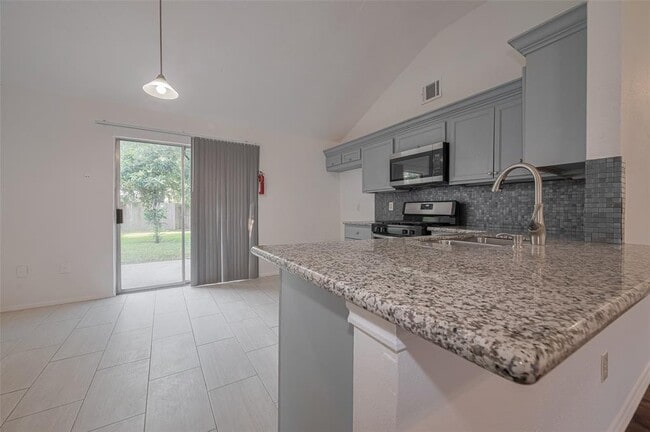Building Photo - 15331 Peachmeadow Ln