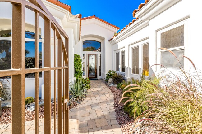 Building Photo - 701 Indian Ridge Dr