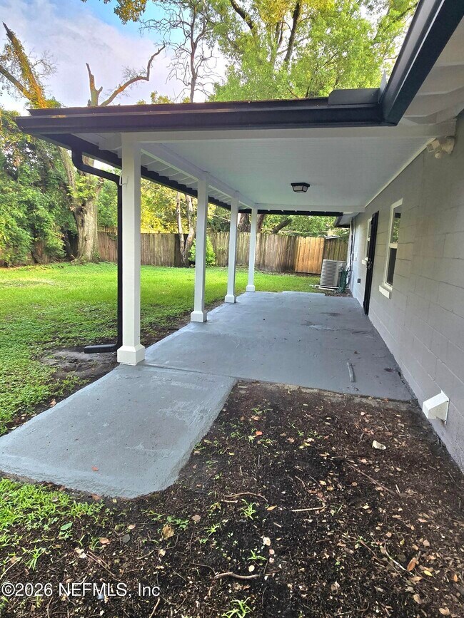 Building Photo - 615 Luna Ct