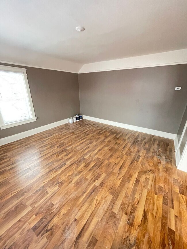 Building Photo - 606 N 60th Ave W