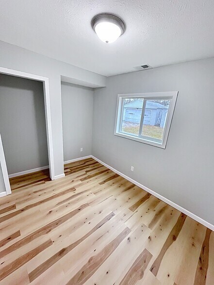 Building Photo - 38599 Plains Ct