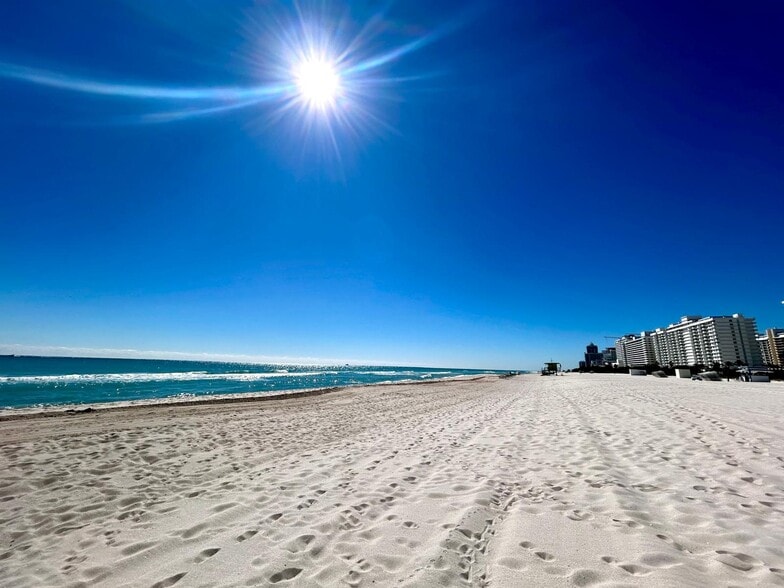 Building Photo - 5838 Collins Ave