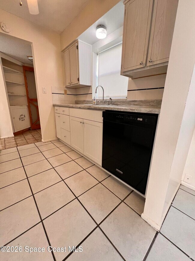 Building Photo - 190 E Olmstead Dr