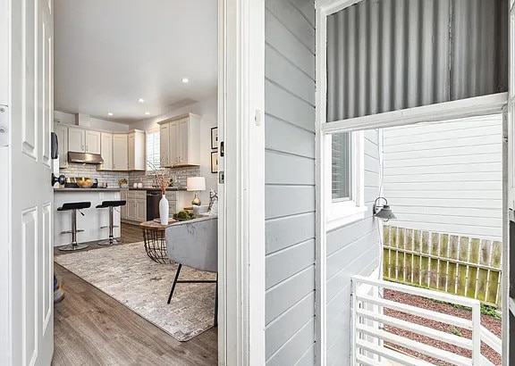 Building Photo - Renovated cottage on huge lot! This stylis...
