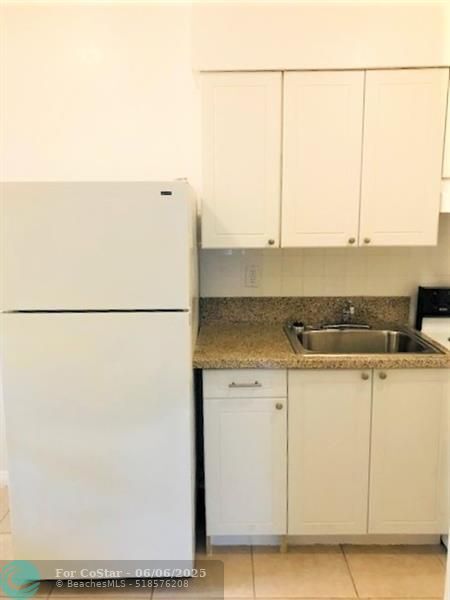 Building Photo - 306 N Lakeside Ct