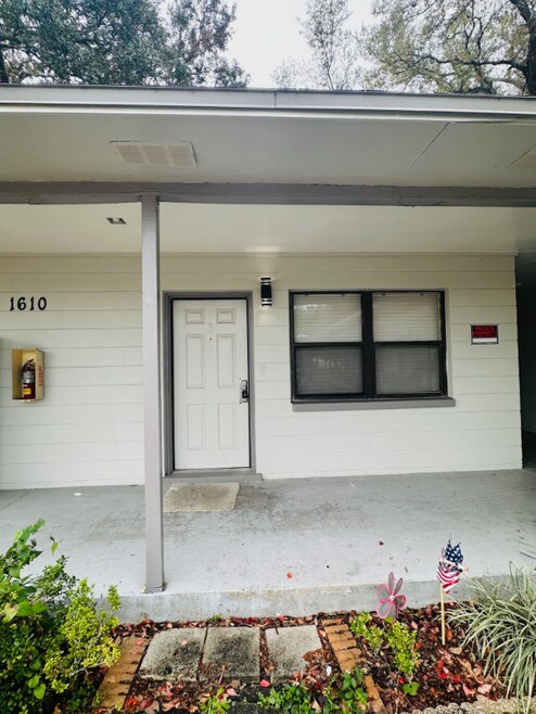 Building Photo - 1610 12th Ave S