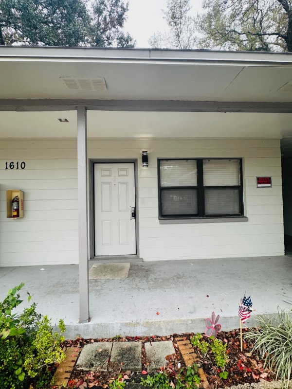 Building Photo - 1610 12th Ave S