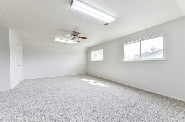 Building Photo - 16606 Burlcreek St
