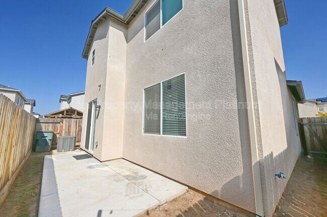 Building Photo - 2273 N Raleigh Dr