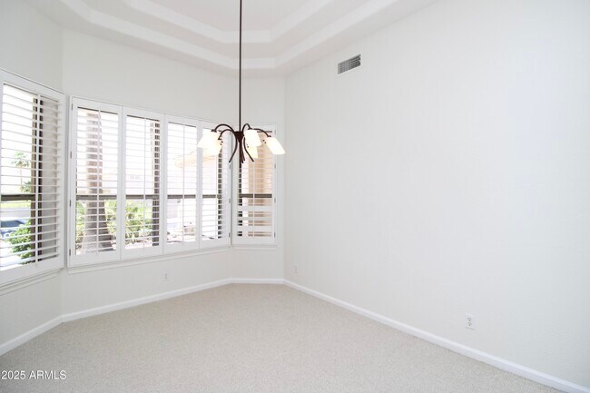 Building Photo - 902 E Desert Flower Ln