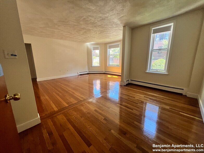 Primary Photo - 322 Tappan St