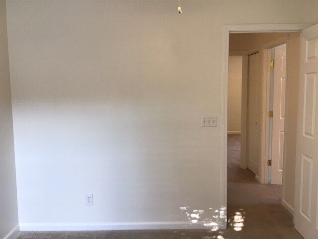 Building Photo - 323 Aberdeen Cir