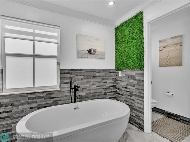 Building Photo - 14304 S Royal Cove Cir