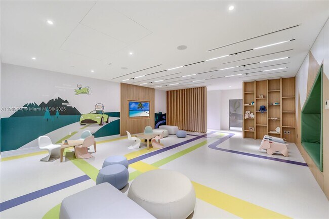 Building Photo - 300 Biscayne Blvd Way