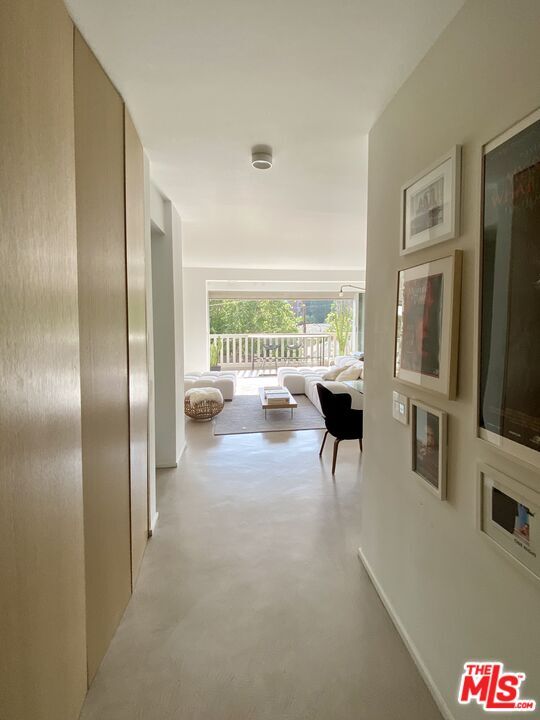 Building Photo - 999 N Doheny Dr