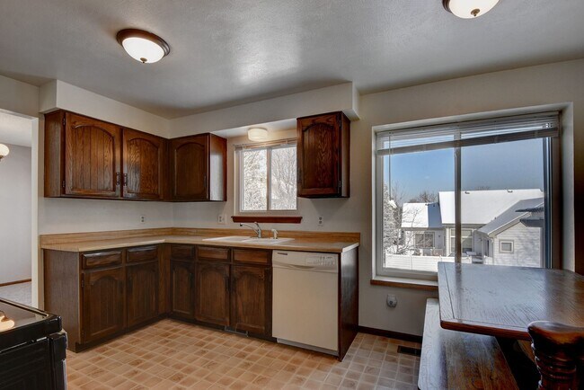 Building Photo - 4 bedroom, 3 bath home with 2 car garage