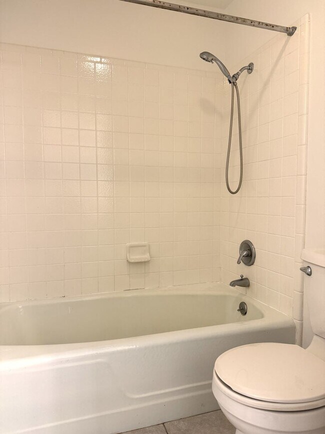 Building Photo - Top Floor Condo in Nob Hill