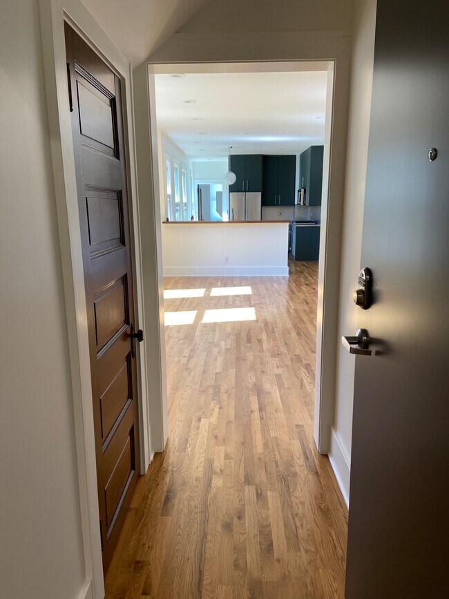 Building Photo - 237 Stuart Ave