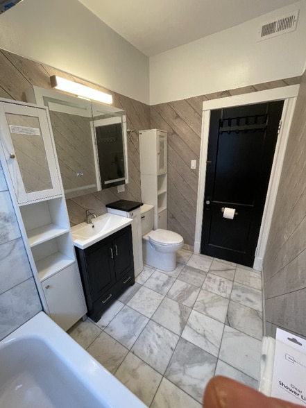 Building Photo - 2536 W Cortez St