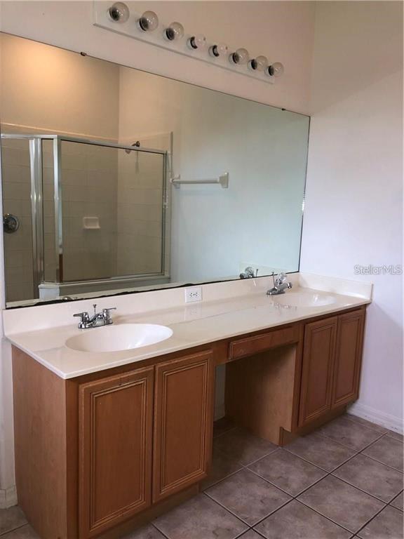 Building Photo - 1749 Golfview Dr