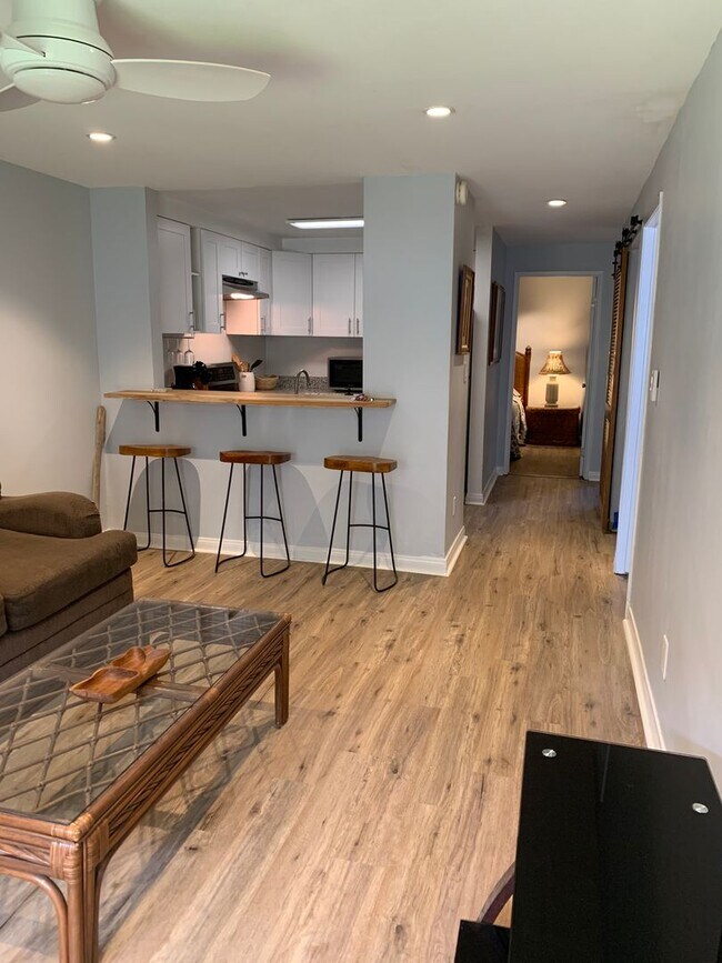Building Photo - Gorgeous clean and modern furnished 2/2 lowest level Kihei Shores Unit!