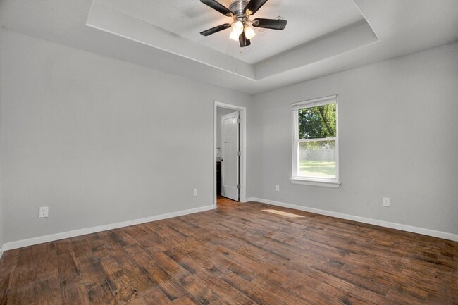 Building Photo - 412 S Byers Ave