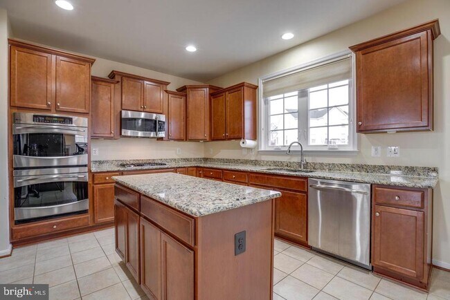 Building Photo - 7536 San Diego Ct