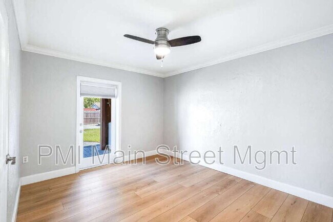 Building Photo - 707 Depugh St