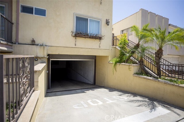 Building Photo - 626 E Orange Grove Ave