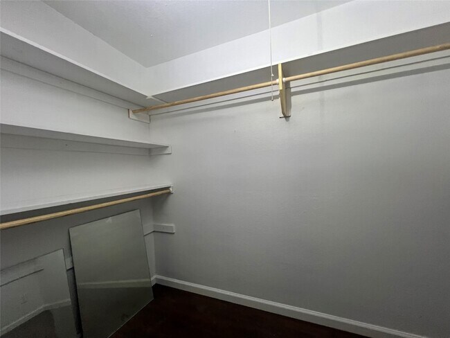 Building Photo - 332 Belmont Dr