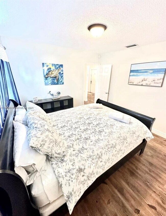 Building Photo - 2431-2433 SW 58th Manor