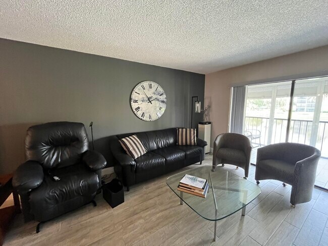 Building Photo - 7340 Amberly Ln
