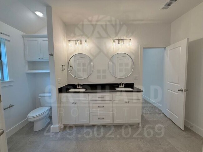 Building Photo - Bella Vista Single-Family Home- 2 Bed/ 2 B...