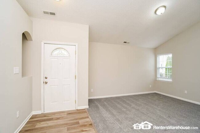Building Photo - Nice 3 bedroom 2 bath