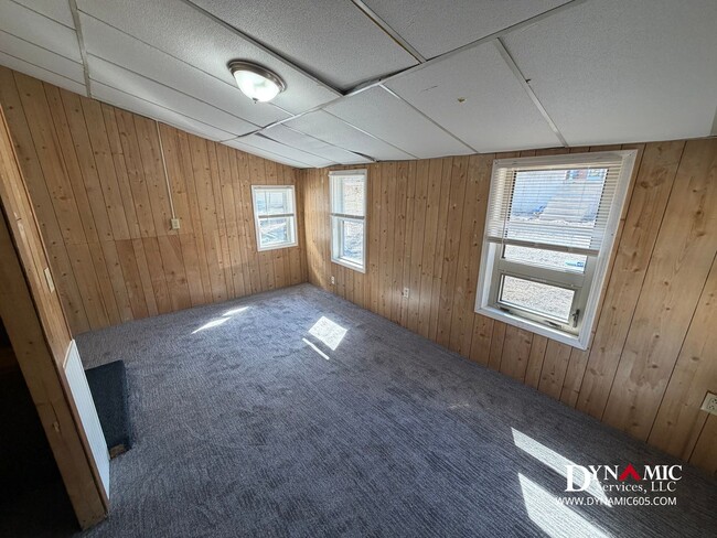 Building Photo - Updated 4+ Bedroom, 2 Bathroom House By Augustana University