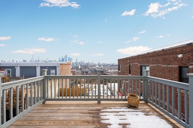 Building Photo - 802 Palisade Ave