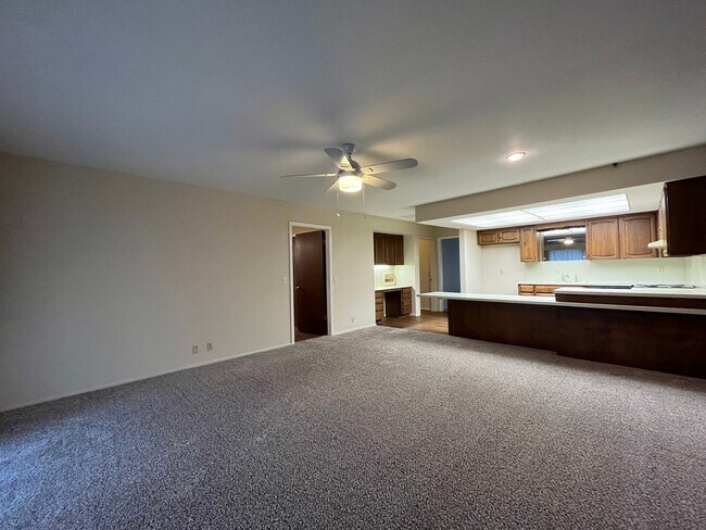 Building Photo - Midtown Quadplex with Pool- 3 bed, 2 bath