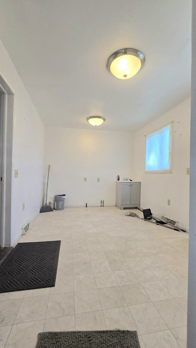 Building Photo - 610 Dickson St