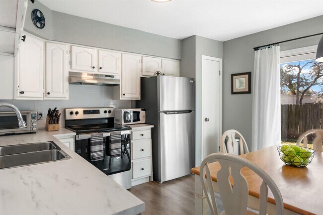 Building Photo - 10401 Burmaster Ln