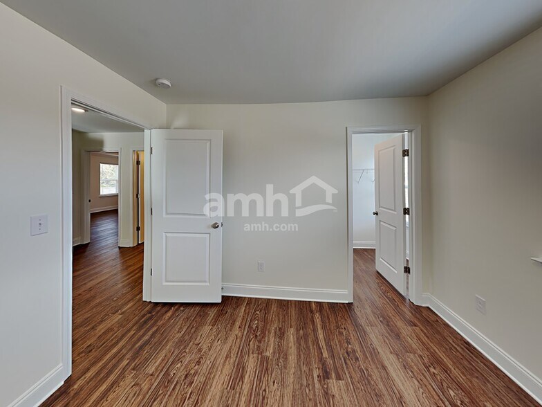 Building Photo - 1356 Lomond Dr