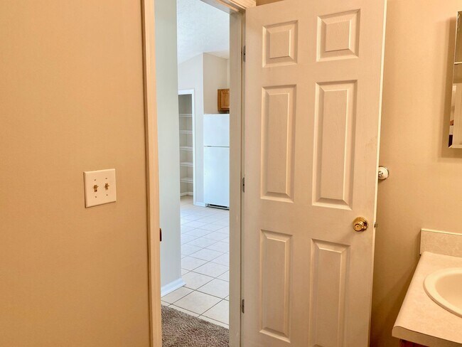 Building Photo - COMING SOON!! Great 3 Bedroom 2 Bathroom R...