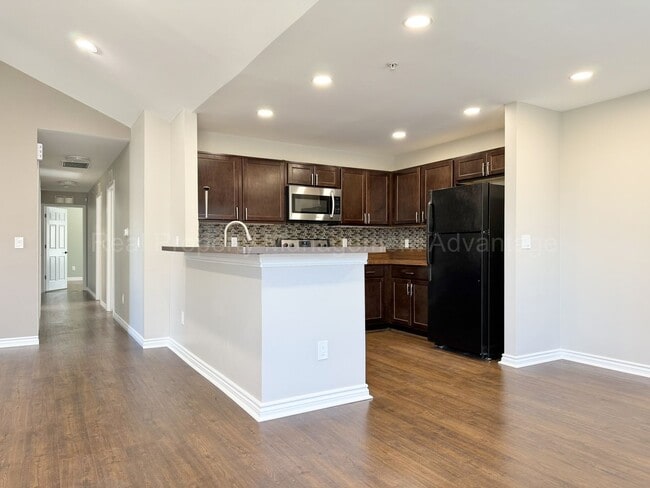 Building Photo - Rare Corner Upper Condo with Vaulted Ceilings, Private Balcony and 2 Car Garage - Right Across fr...