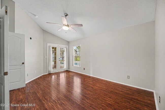 Building Photo - 722 Falls Creek Dr